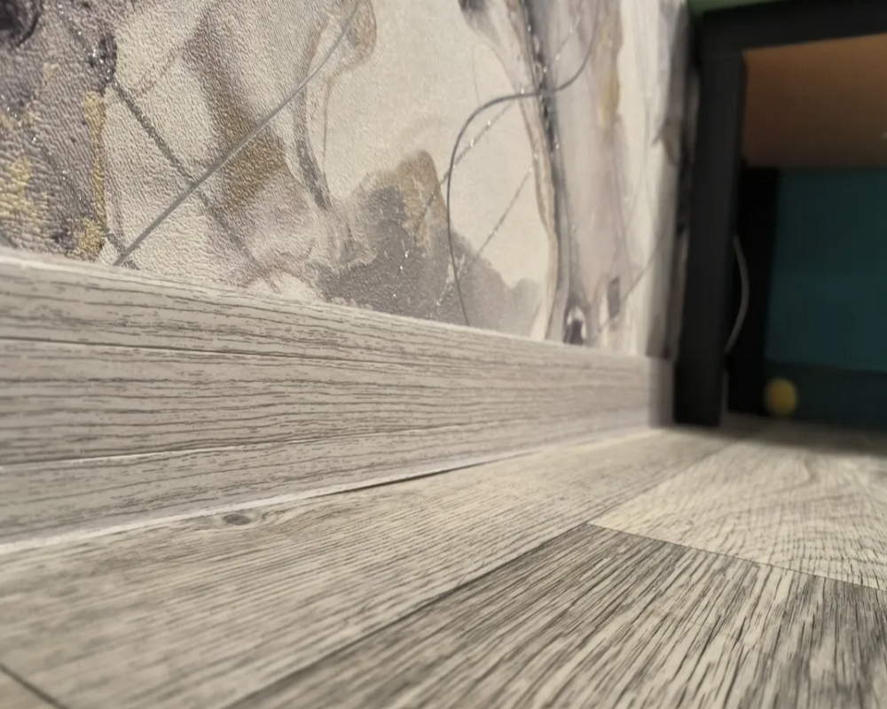 Плинтус ПВХ Волшебная палочка 70мм Home 2,2м 7027