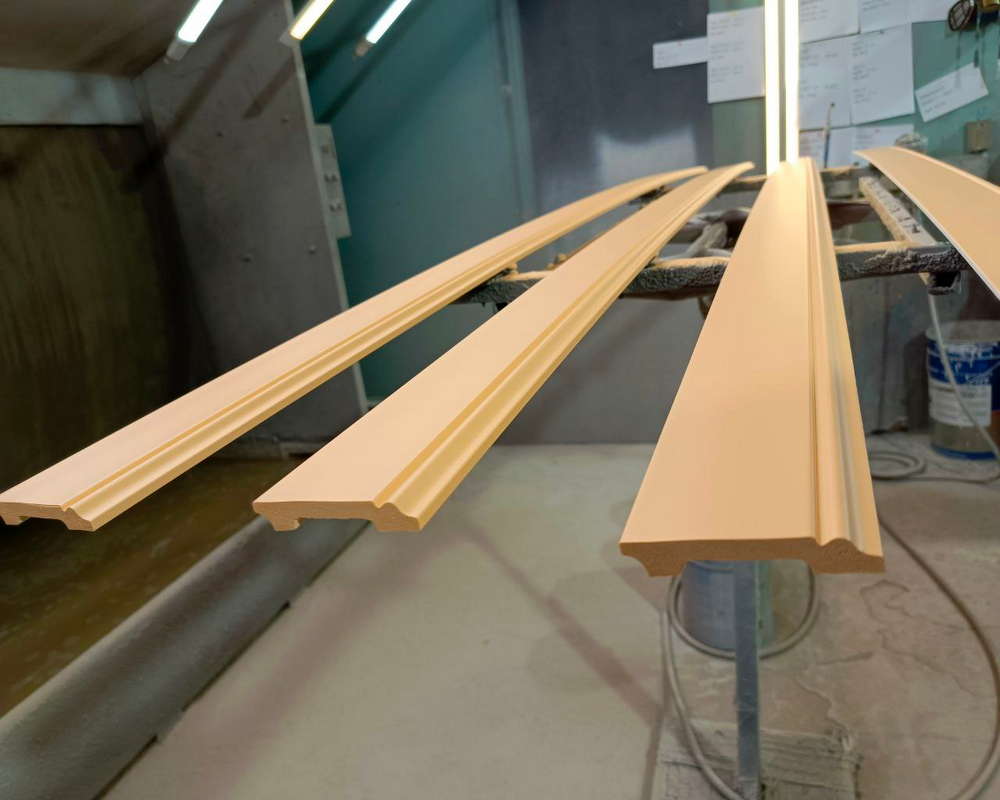 Плинтус ПОЛИСТИРОЛ HI WOOD B80A 80мм х 12,5мм х 2,0м. Окраска включена в стоимость