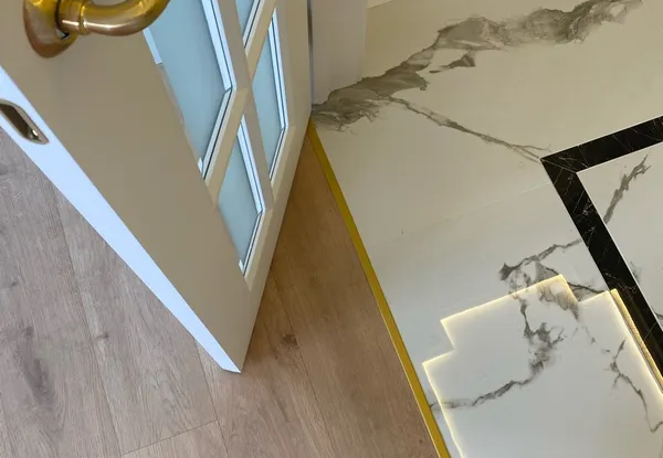 Алюминиевый  профиль ПТ-10  золото/глянец 2,7 м.