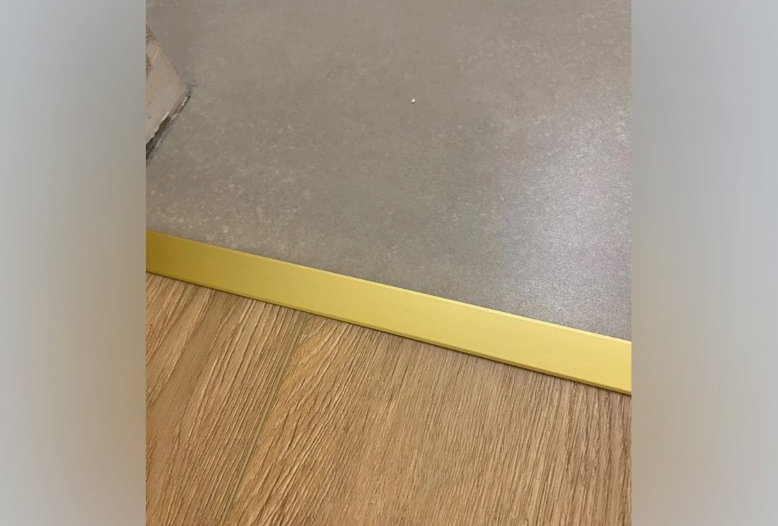 Т-образный порог для кварцвинила 10*4,5 мм 2,7м Блестящее золото PCRBO 1045