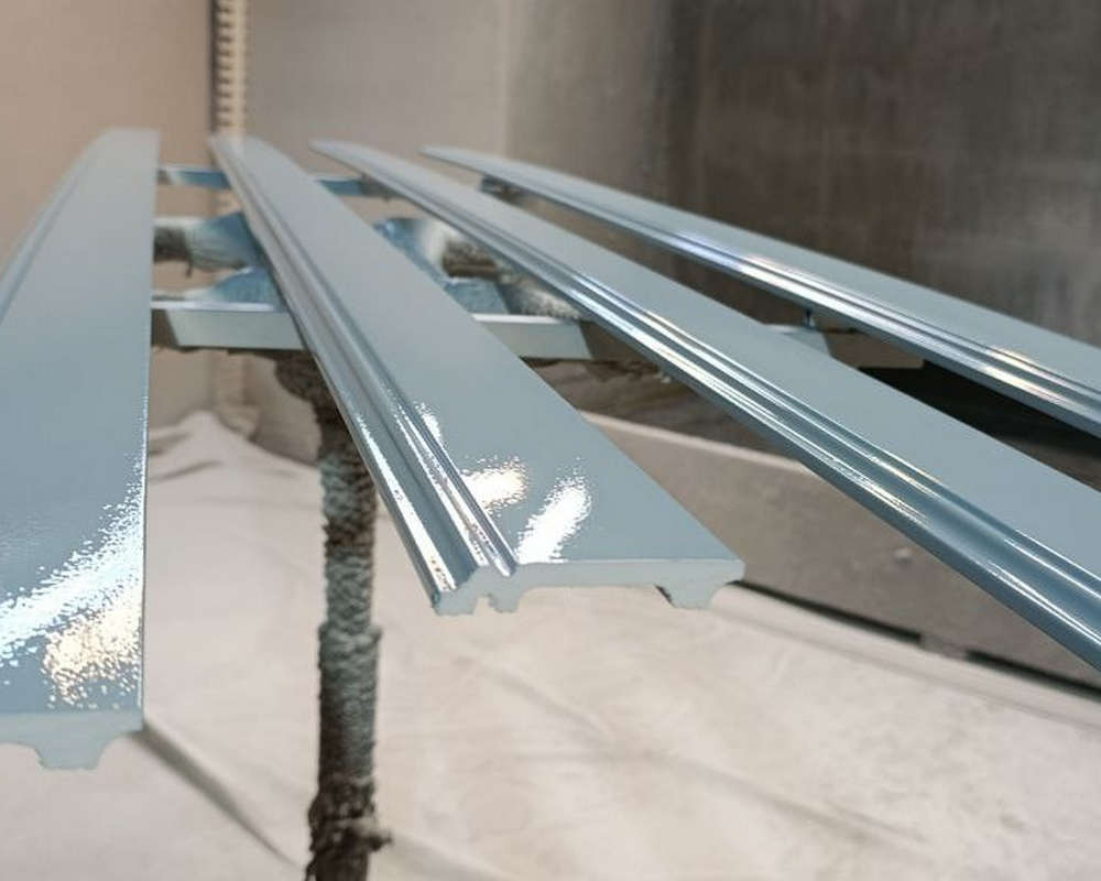 Плинтус ПОЛИСТИРОЛ HI WOOD B80C 80мм х 11мм х 2,0м. Окраска включена в стоимость