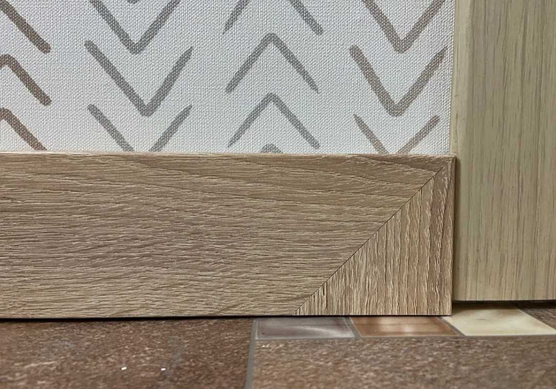 Плинтус напольный Arbiton Integra 18 Дуб Лофт