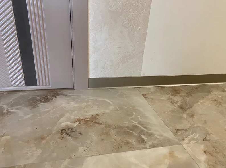 Плинтус алюминиевый. Крац титан 80 мм BTTS 80A