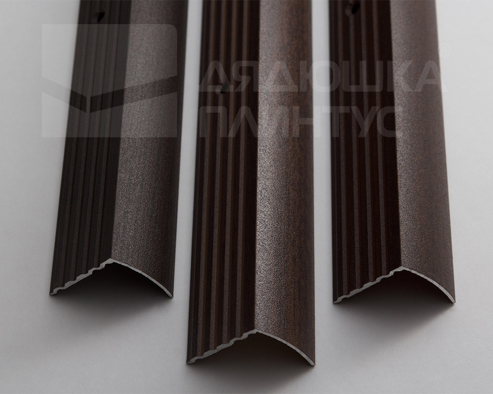 Порог угловой ПУ 04.2700.281 Сосна