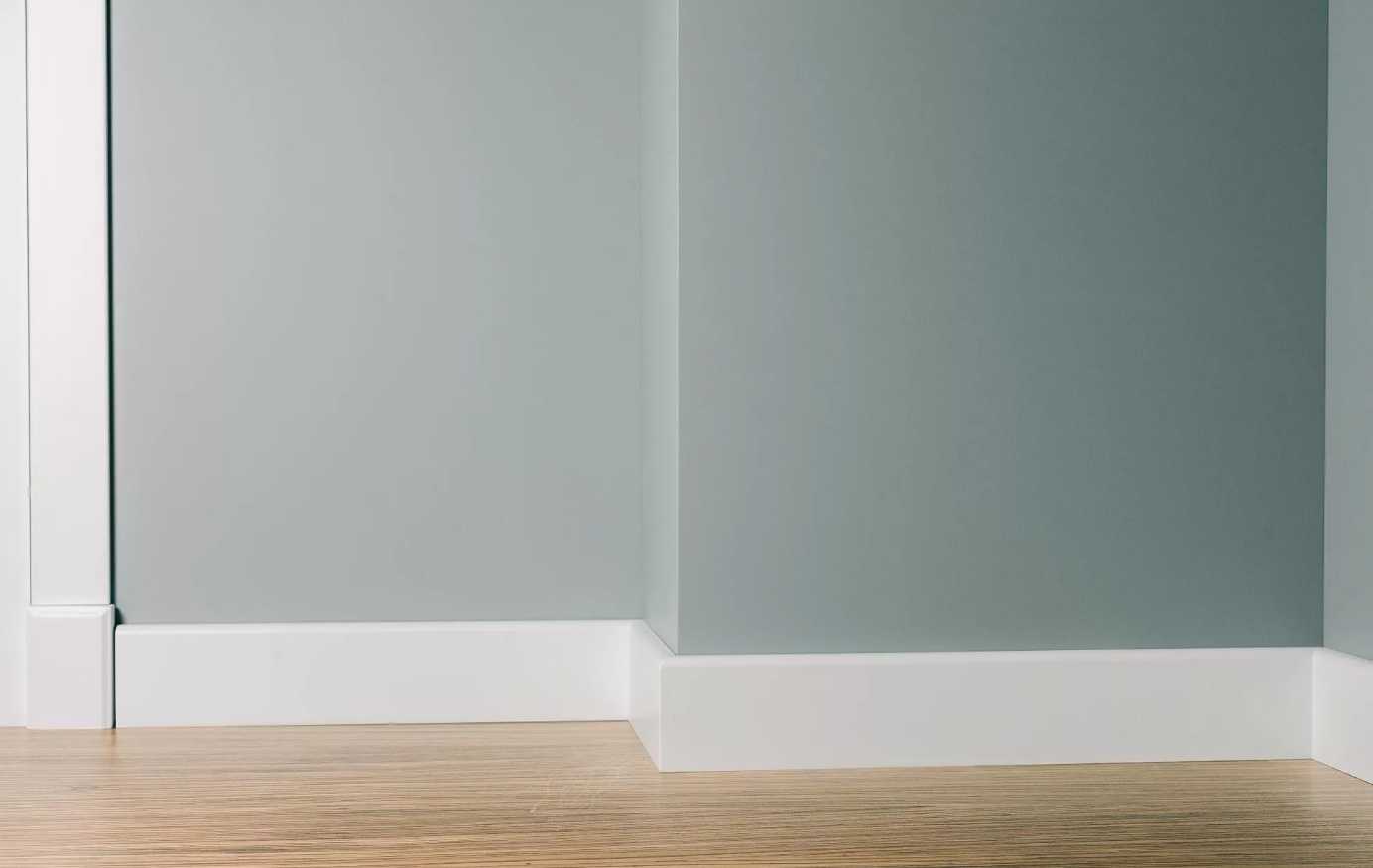 Плинтус МДФ Волшебная палочка 81402 81мм 2,4м. Окрашенная. NCS 0500N