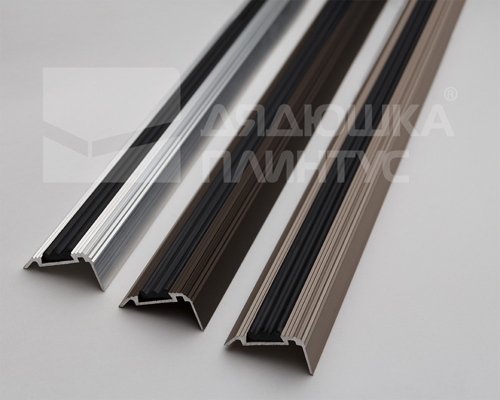 Порог угловой ПУ 07-1.2700.201лч Анод серебро