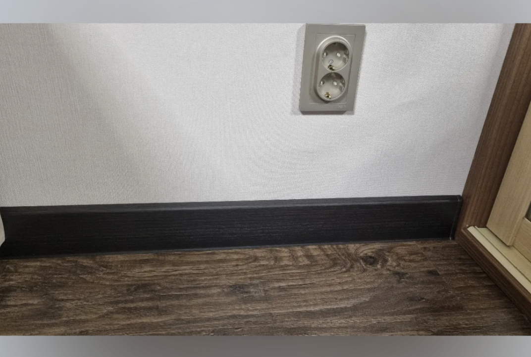 Плинтус ПВХ Salag NG80 80мм 2,5м. Чёрный