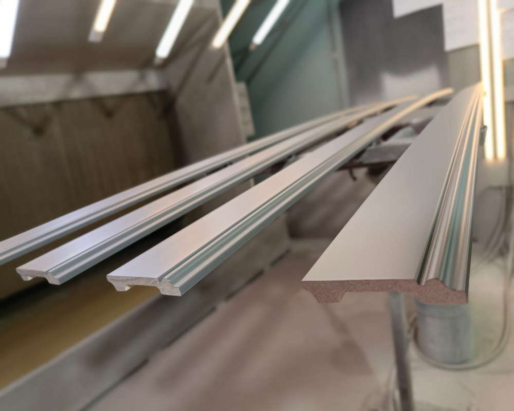 Плинтус ПОЛИСТИРОЛ HI WOOD B80A 80мм х 12,5мм х 2,0м. Окраска включена в стоимость