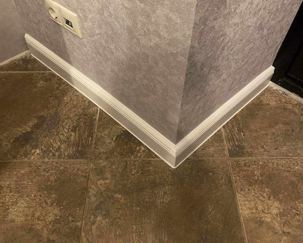 Плинтус ХДФ Dollken Cubu Hamburg Style 80мм х 2,5 м 5012 Белый