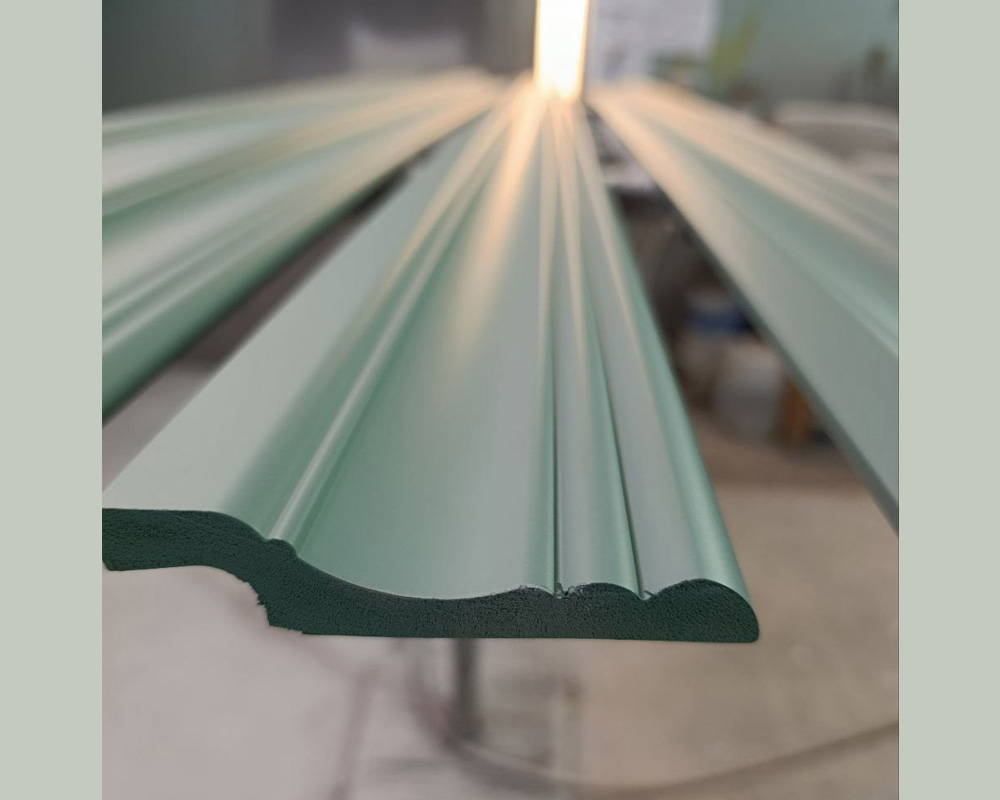 Плинтус ПОЛИСТИРОЛ HI WOOD W009R 100мм х 25мм х 2,0м. Окраска включена в стоимость