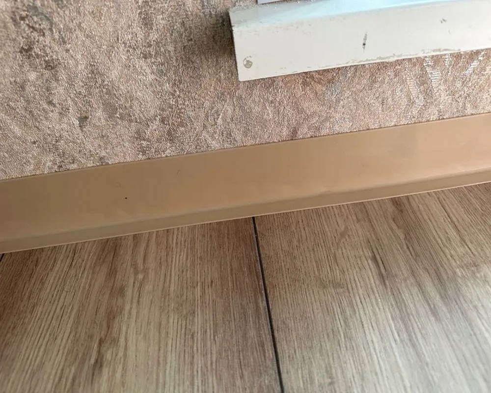 Плинтус эластичный ПВХ Dollken WL50 50мм х 15мм. 0913 Светло-бежевый