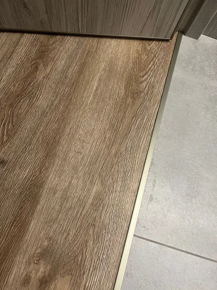 Алюминиевый  профиль ПТ-10  золото/глянец 2,7 м.