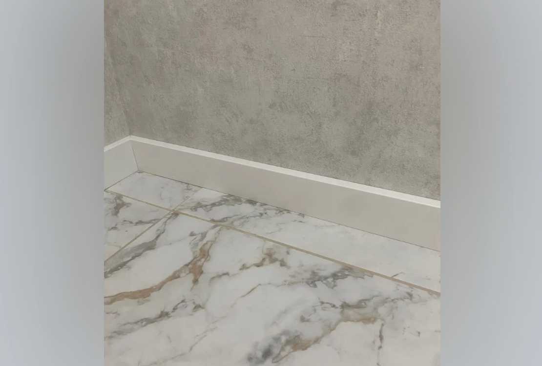 Плинтус МДФ Волшебная палочка 81402 81мм 2,4м. Окрашенная. NCS 1002Y50R