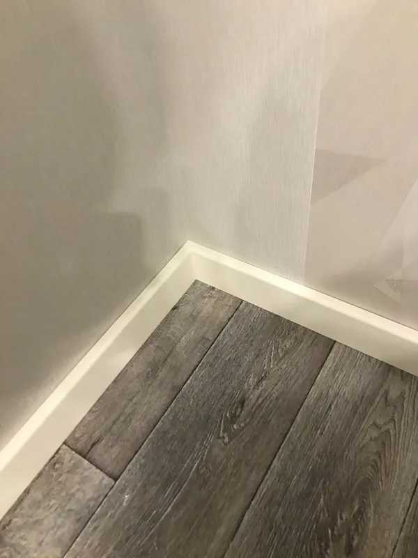 Плинтус МДФ Волшебная палочка 81402 81мм 2,4м. Окрашенная. NCS 1002Y50R