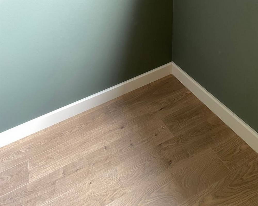 Плинтус СОЛИД 1 UHD 46/80 80*16*2000 Белый под покраску