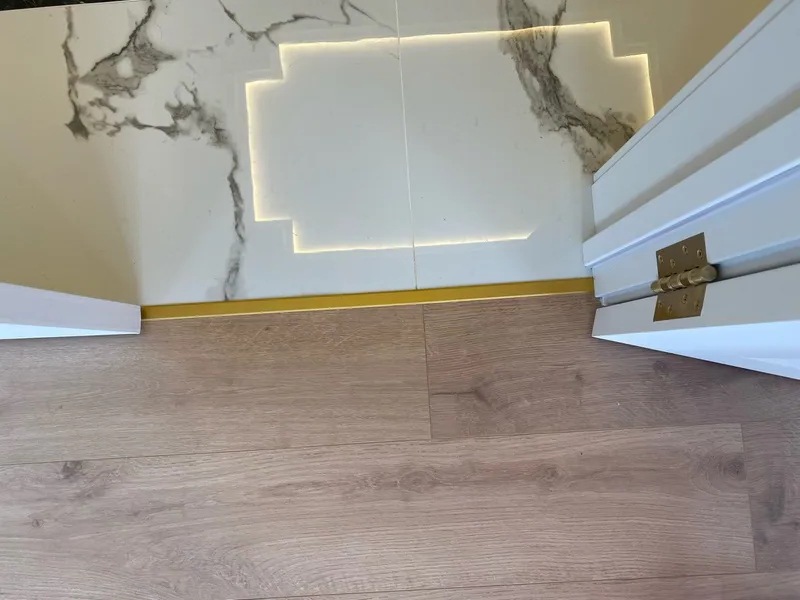 Алюминиевый  профиль ПТ-10  золото/глянец 2,7 м.