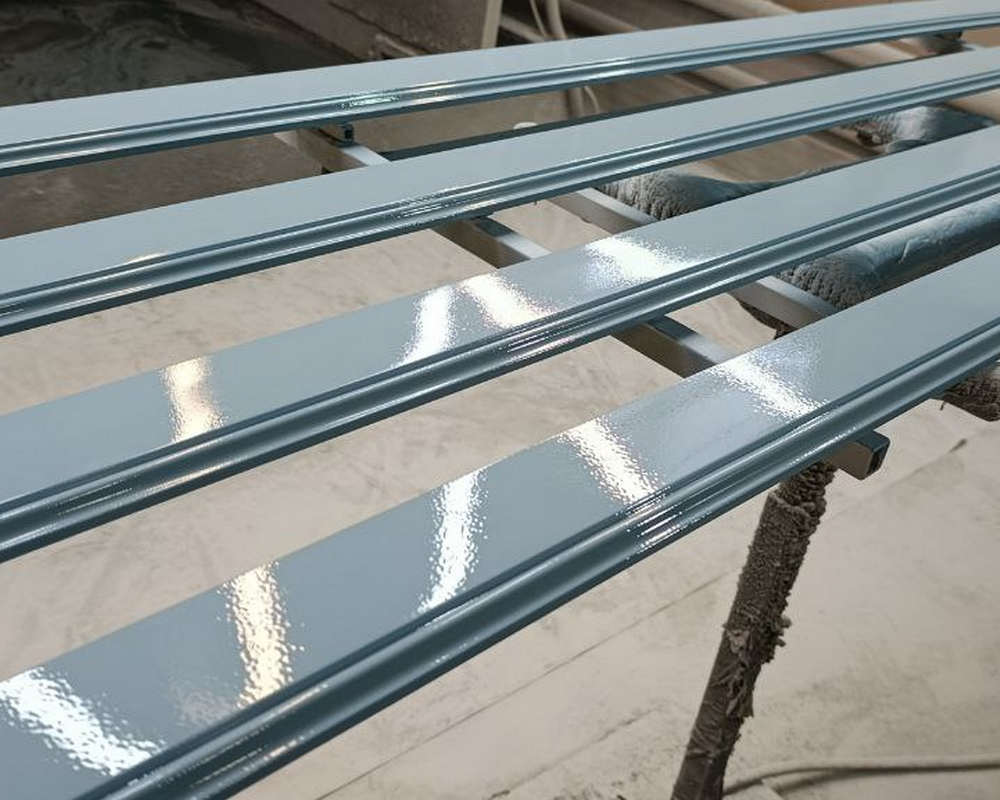 Плинтус ПОЛИСТИРОЛ HI WOOD B80C 80мм х 11мм х 2,0м. Окраска включена в стоимость