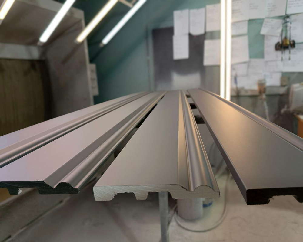 Плинтус из полистирола высокой плотности Волшебная Палочка 80*12*2000. MSPOL 102. Окраска включена в стоимость