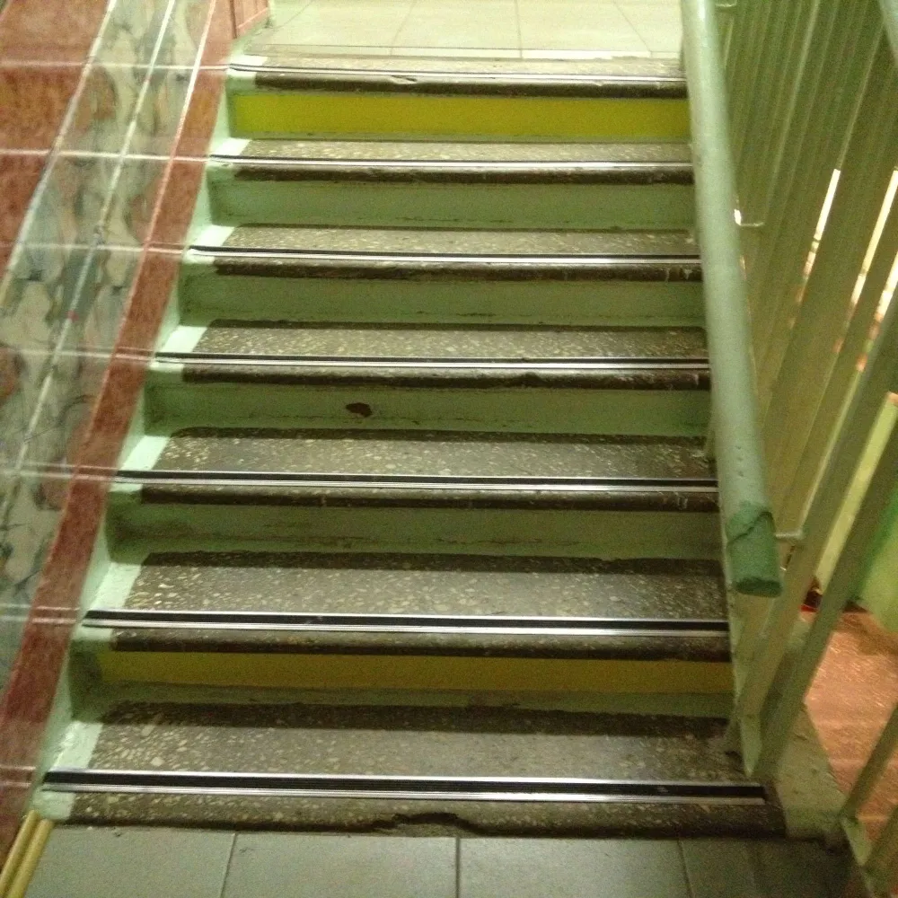 Порог угловой ПУ 09-1.2500.414 Серый