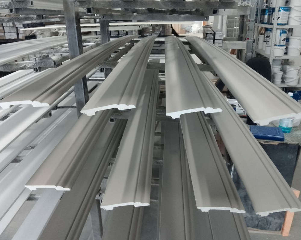 Плинтус ПОЛИСТИРОЛ HI WOOD B80A 80мм х 12,5мм х 2,0м. Окраска включена в стоимость