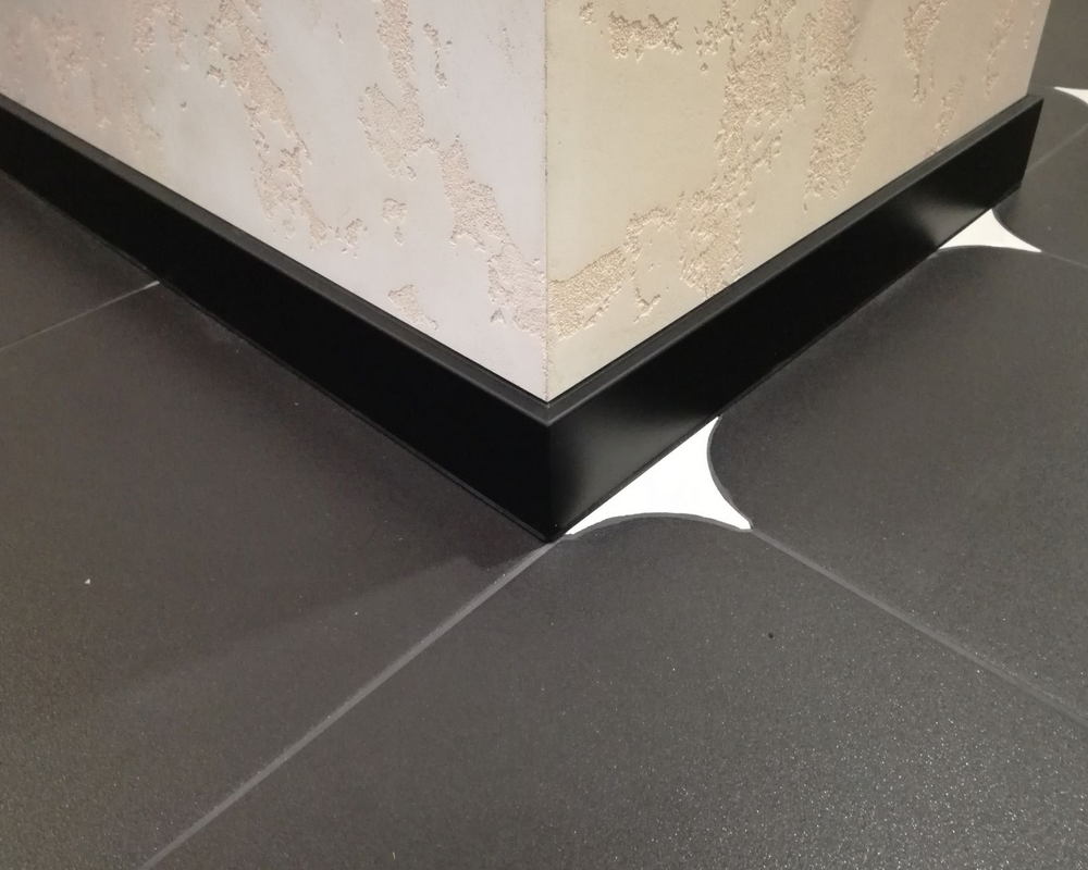 Плинтус ХДФ Dollken Cubu Flex Life 80мм х 2,5 м 0110 Черный