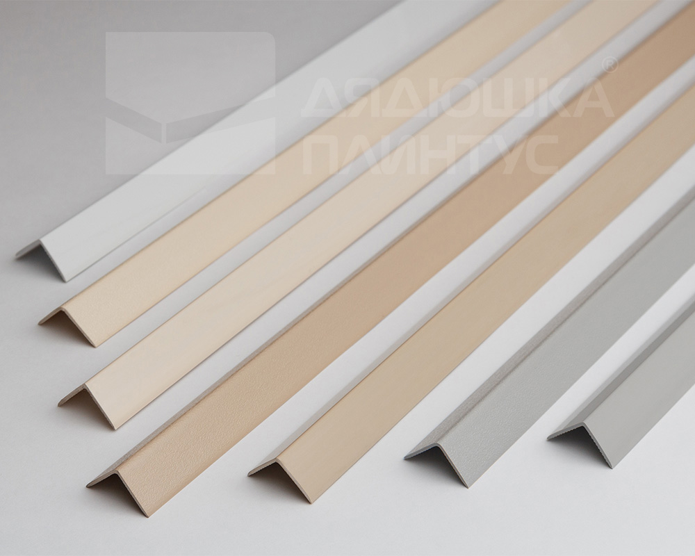 Угол ПВХ 60*60*2,7 м Белый