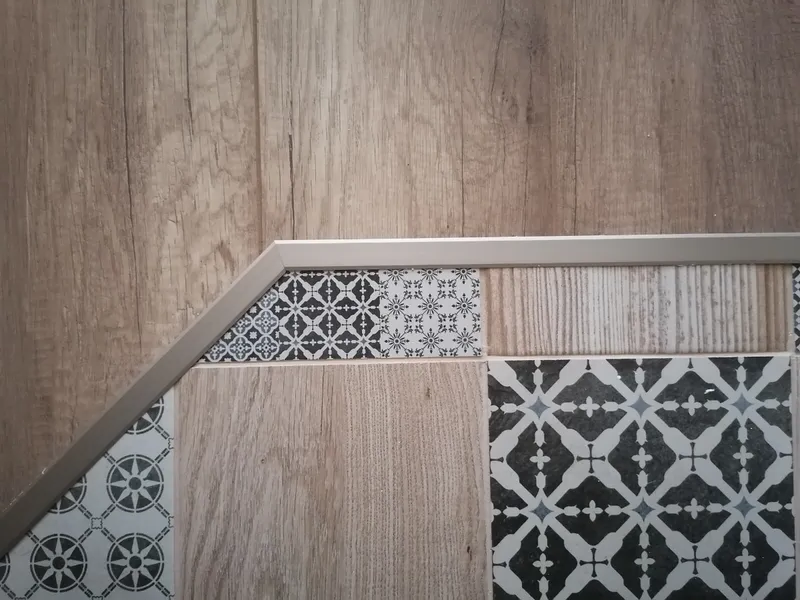 Алюминиевый  профиль ПТ-18 (659)  розовый/глянец 2,7 м.