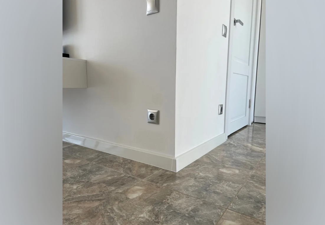 Плинтус ПВХ Salag Lima 72мм 2,5м. Джилонг