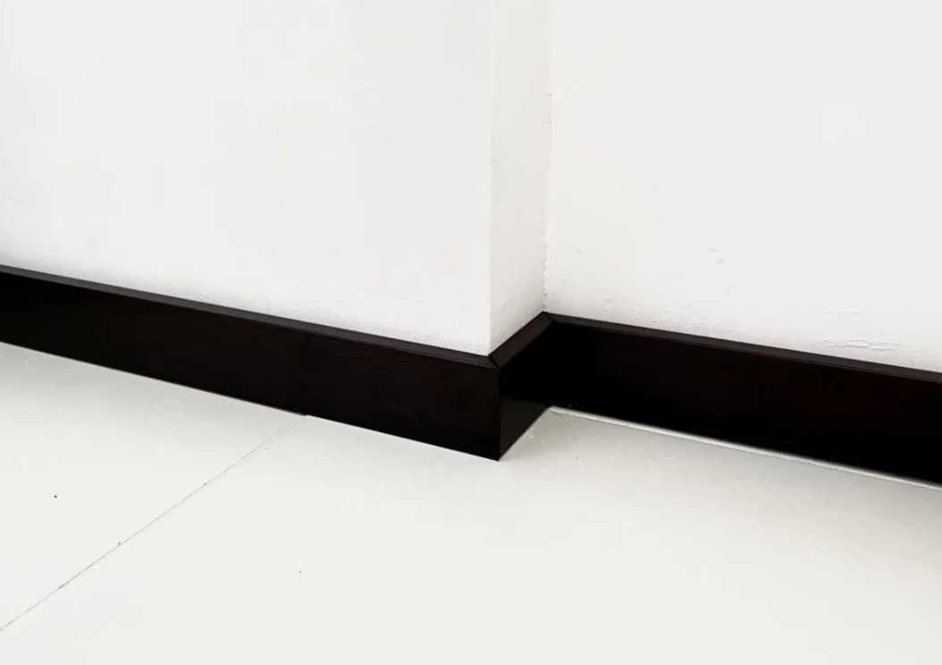 Плинтус МДФ Волшебная палочка. Гарден 211 Черный