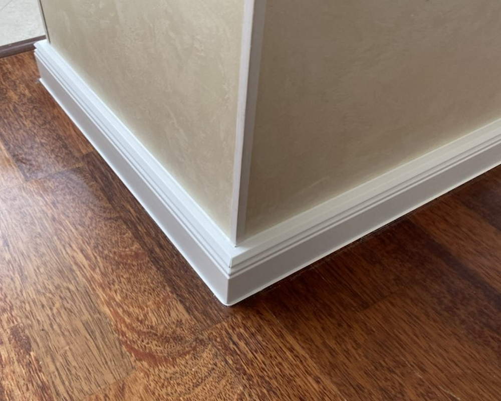 Плинтус ХДФ Dollken Cubu Hamburg Style 100 мм х 2,5 м 5012 Белый