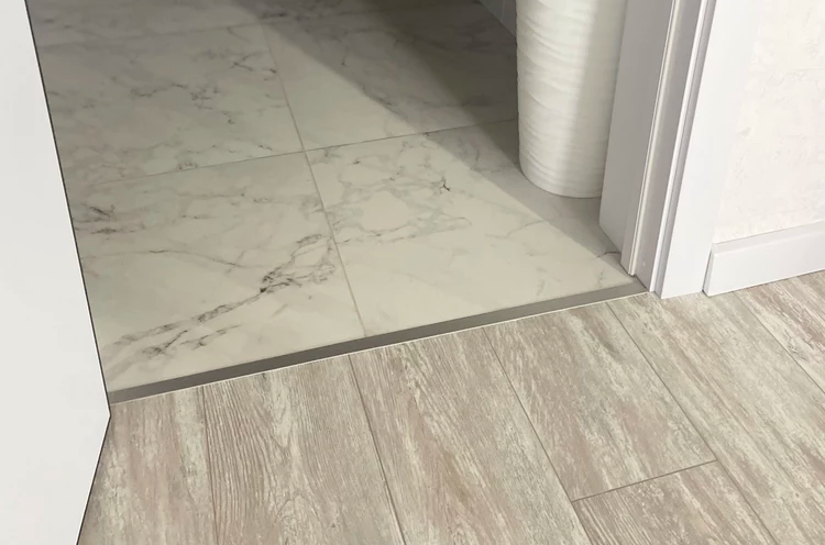 Алюминиевый  профиль ПТ-13 (660)  розовый/глянец 2,7 м.