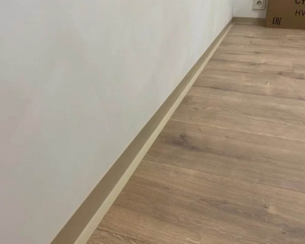 Плинтус эластичный ПВХ Dollken WL50 50мм х 15мм. 0130 Бежевый