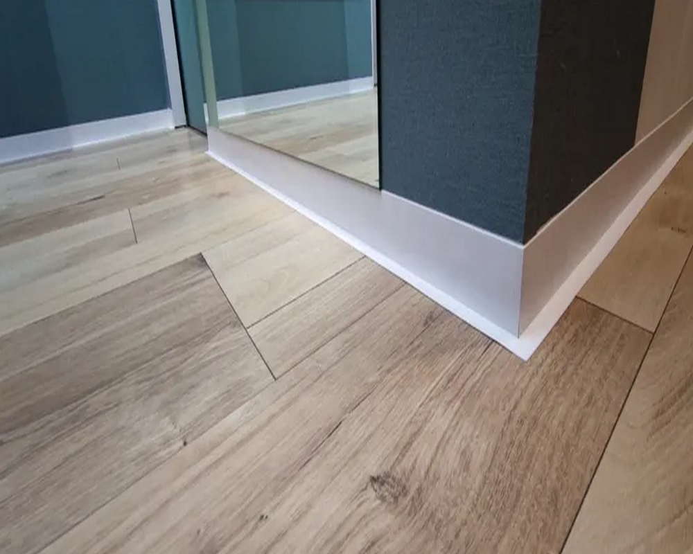 Плинтус эластичный на клеевой основе ПВХ Dollken WLK50 50мм х 15мм 1137 Белый