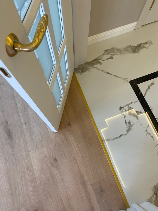 Алюминиевый  профиль ПТ-10  золото/глянец 2,7 м.