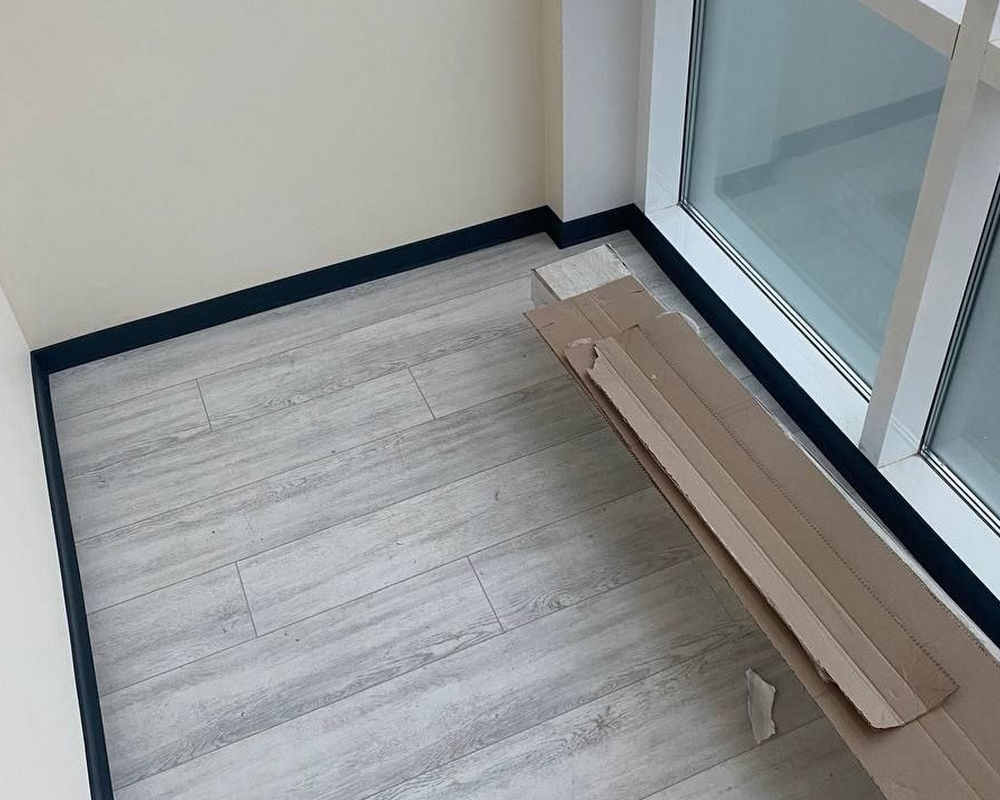 Плинтус ХДФ Dollken S60 60 мм х 2,575м 1001 Чёрный