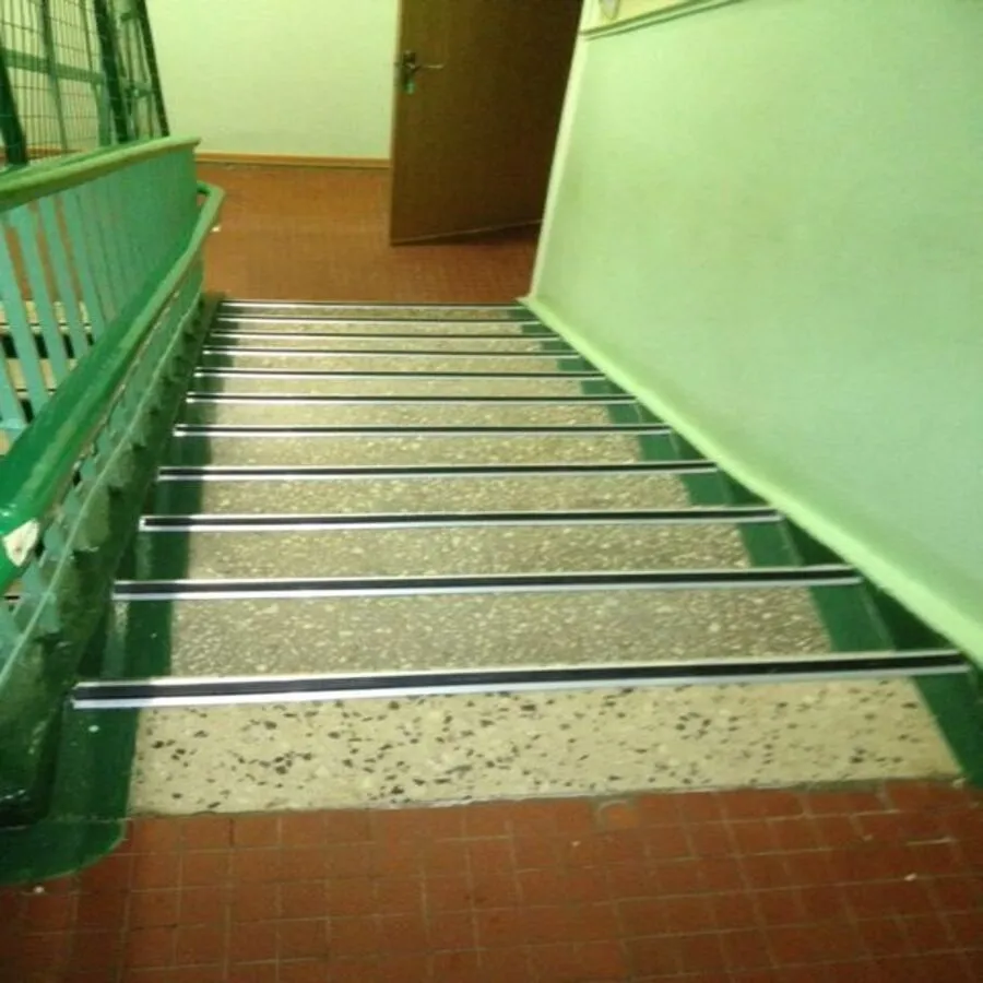 Порог угловой ПУ 09-1.2500.414 Серый