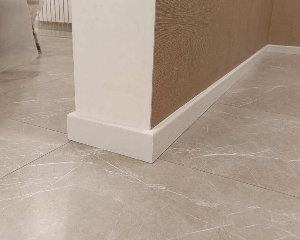 Плинтус МДФ Волшебная палочка 81402 81мм 2,4м. Окрашенная. NCS 1002Y50R