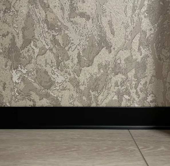 Плинтус алюминиевый Волшебная палочка 60 мм 3,0 м Чёрный матовый