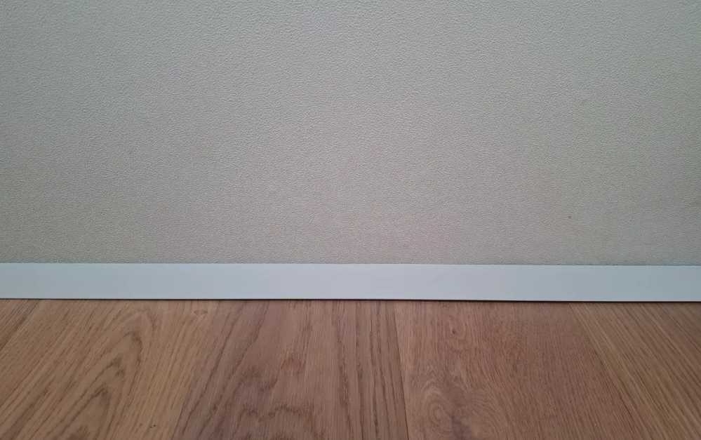 Антиплинтус алюминиевый под светодиодную ленту Апл 03.2700.01л Анод серебро