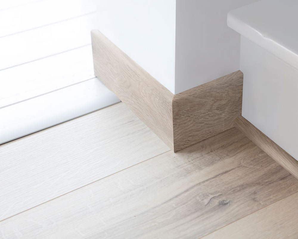 Плинтус напольный Salag Alpha 80 Дуб Дакота 2,4м