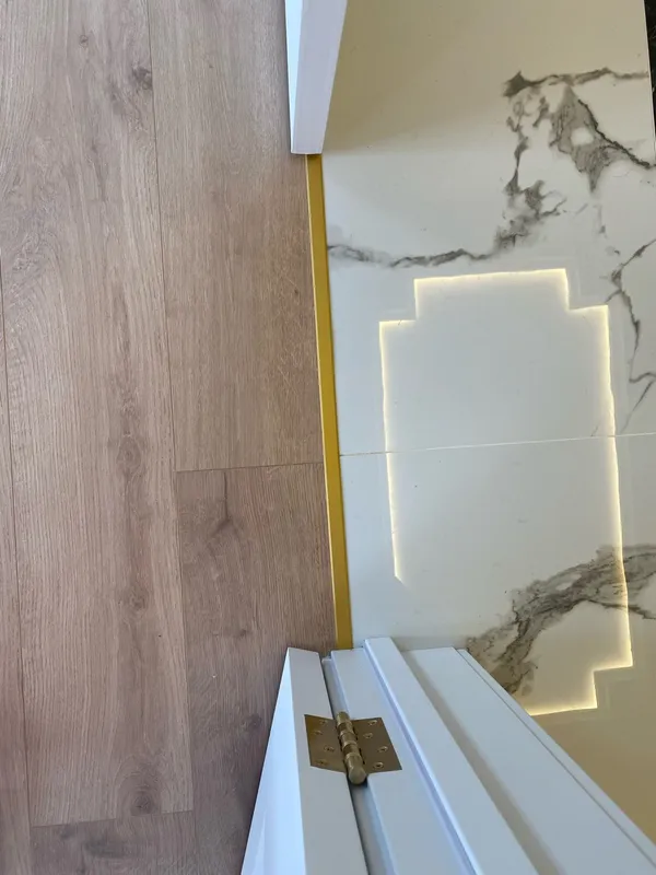 Алюминиевый  профиль ПТ-10  золото/глянец 2,7 м.