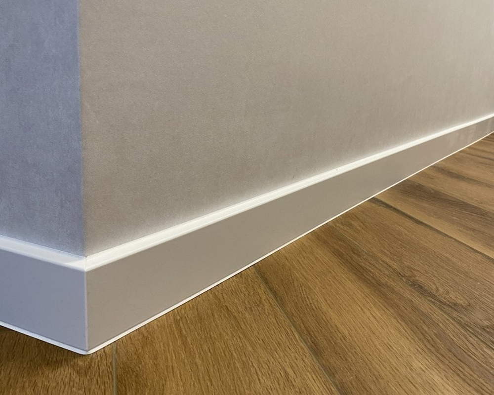 Плинтус ХДФ Dollken Cubu Flex Life XL 60 мм х 2,5 м 5012 Белый