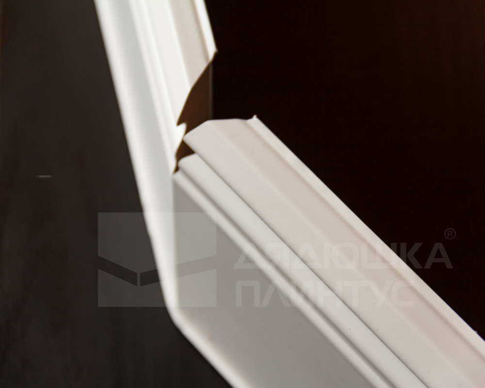 Плинтус ХДФ Dollken Cubu Hamburg Style 100 мм х 2,5 м 5012 Белый