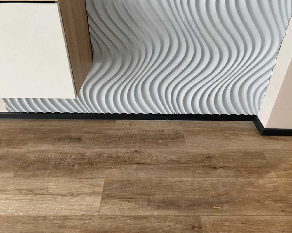 Плинтус ХДФ Dollken Cubu Flex Life 80мм х 2,5 м 0110 Черный