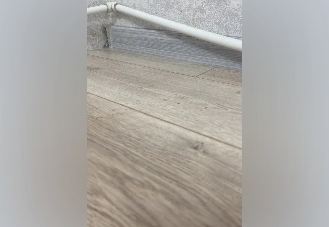 Плинтус ПВХ Cezar матовый с мягким краем HI-LINE PRESTIGE 281 Дуб масала