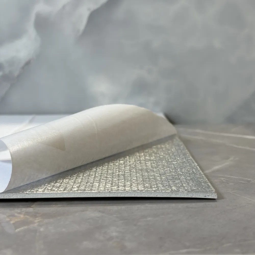 Панель самоклеящаяся ПВХ 300х300 мм 6шт/уп Мрамор Нова Адели. Цена указана за 0,54 м²