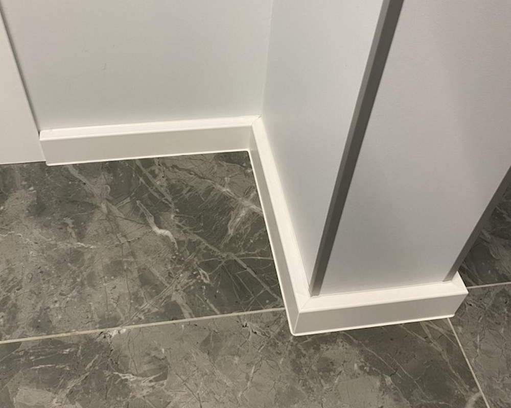 Плинтус ХДФ Dollken Cubu Flex Life 80мм х 2,5 м 1005 Белый RAL 9003