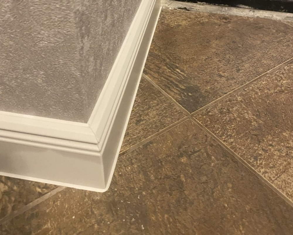 Плинтус ХДФ Dollken Cubu Hamburg Style 100 мм х 2,5 м 5012 Белый