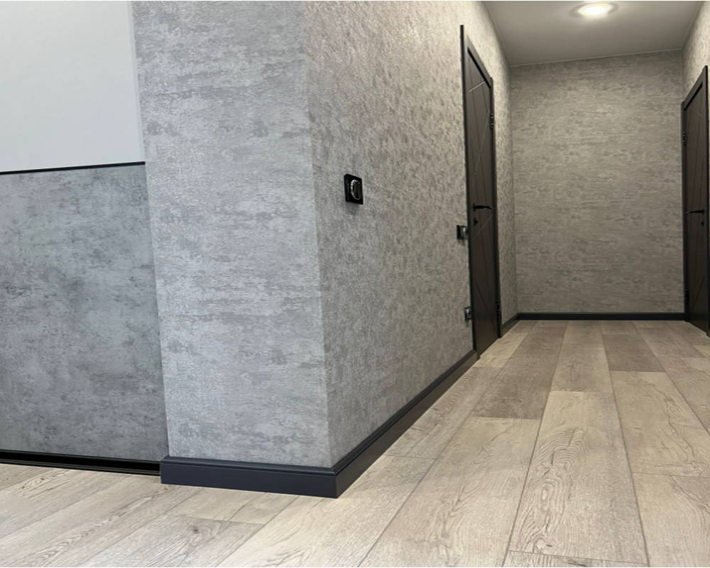 Плинтус ПОЛИСТИРОЛ HI WOOD B80C 80мм х 11мм х 2,0м. Окраска включена в стоимость