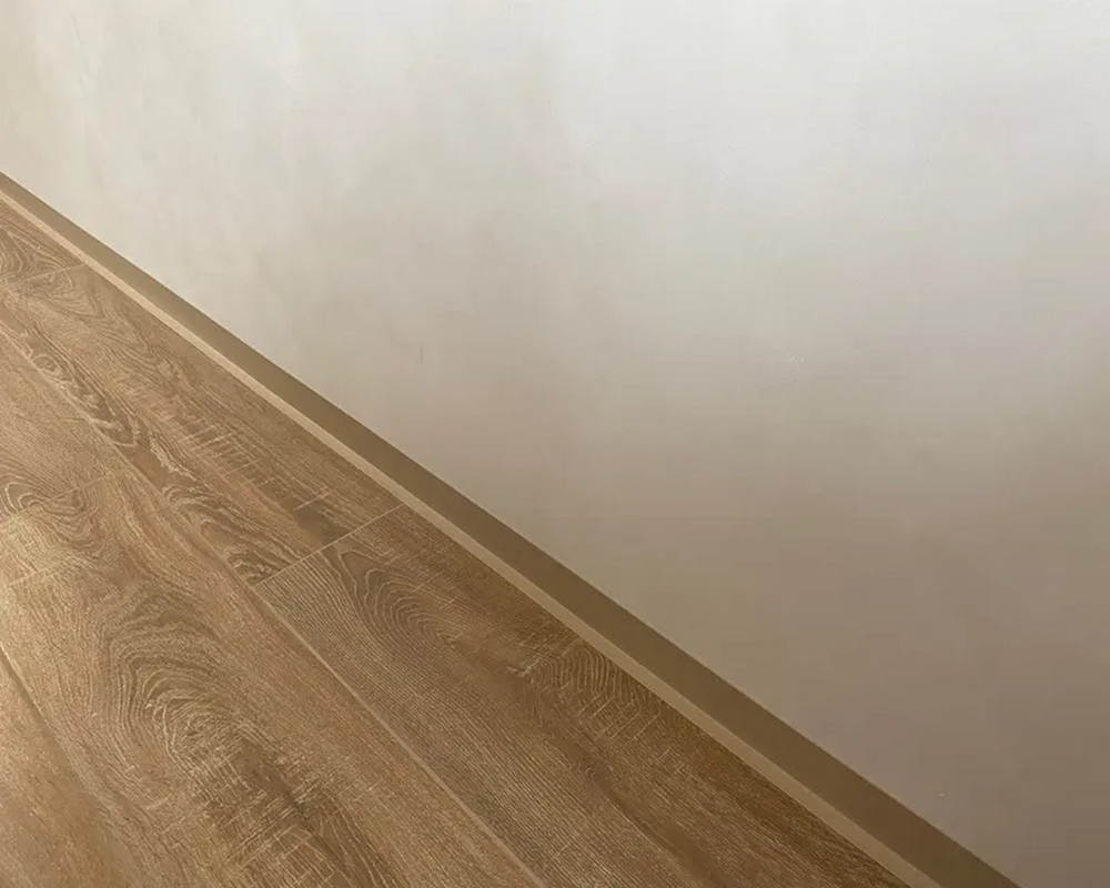 Плинтус эластичный ПВХ Dollken WL50 50мм х 15мм. 0913 Светло-бежевый